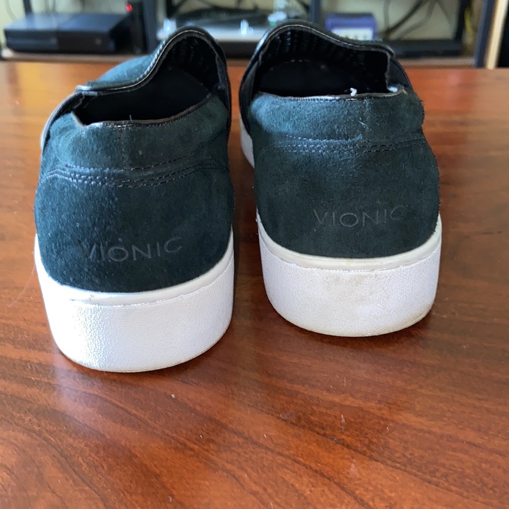 Vionic Kanu slip on black shoes - Picture 7 of 9